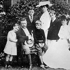 President Theodore Roosevelt with his wife and family, 1903 (b / w photo)