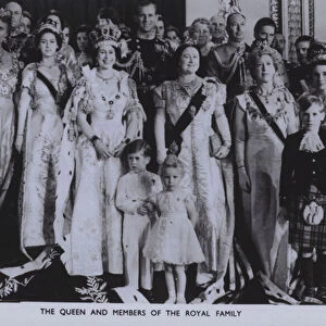 The Queen and members of the royal family (b / w photo)