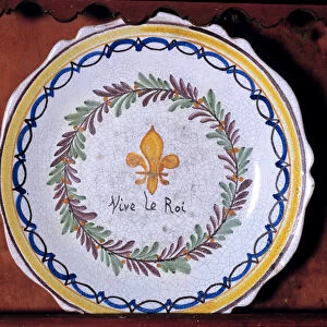 Revolutionary plate with a monarchist motif (lily) and the inscription "