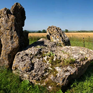 The Rollright Stones, boundary between Oxfordshire and Warwickshire, Whispering Knights burial chamber, remains of an early Neolithic burial chamber, 3800 BC) (photo)