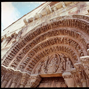 Romanesque art: tympanum of the church of Saint Dominica (Iglesia de Santo Domingo