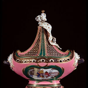 Rotten pot in the shape of a matte vessel from the bedroom of Madame de Pompadour also