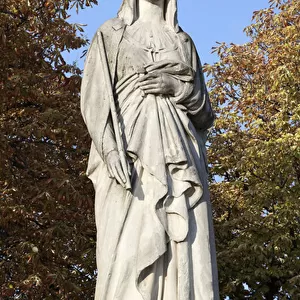 Statue of Blanche de Castille (1188-1252), wife of Louis VIII, queen of France, mother of Saint Louis (Louis IX), marble sculpture by Augustin Dumont (1801-1884), installed in the Luxembourg Garden in Paris. Paris