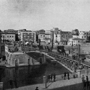 Taranto, Ponte Girevole chiuso e Citta vecchia (b / w photo)