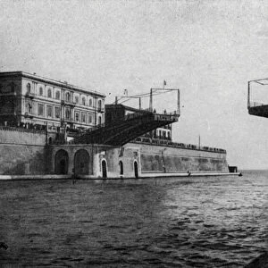 Taranto, Ponte girevole semi-aperto (b / w photo)