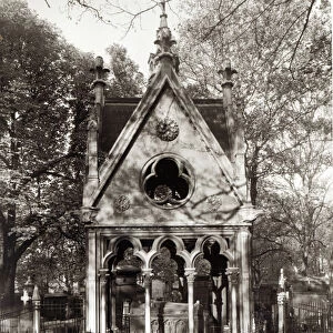 The Tomb of Abelard and Heloise, built in 1817 (b / w photo)