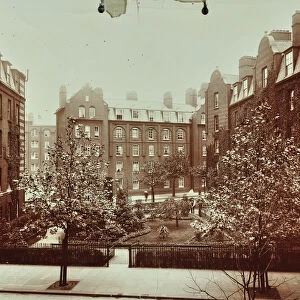 View of Boundary Estate, London, 1907 (b / w photo)