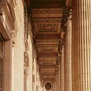 View of the colonnade of the Louvre (photo)