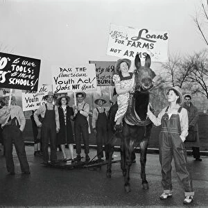 War Protesters, Washington DC, USA, 1940 (b/w photo)