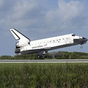 Space shuttle Discovery lands on Runway 33 at the Shuttle Landing Facility at Kennedy