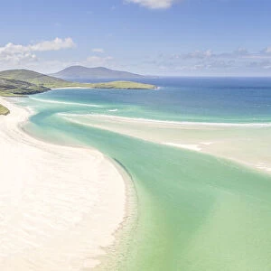 Aerial view of aquamarine water and Luskentyre white sand beach in summer, Isle of Harris, Outer Hebrides, Scotland, UK. August, 2018