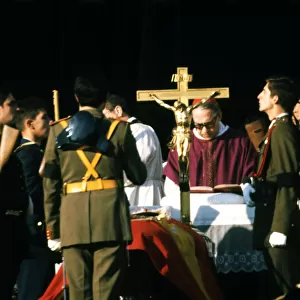 Burial of Francisco Franco Bahamonde, when the Misa corpore in sepulto at the