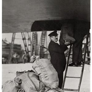 Shipping the post, Zeppelin LZ 127 Graf Zeppelin, 1933