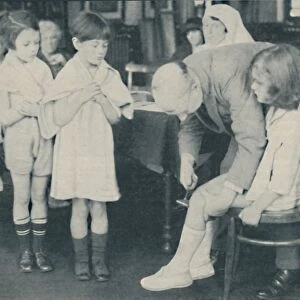 Testing the patella reflex for indication of nervous disease, c1935