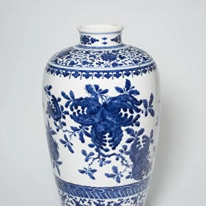 Vase with Pomegranates and Stylized Floral Scrolls, Qing dynasty (1644-1911)