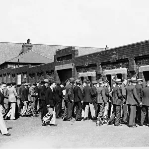 Football fans queue to enter Manchester City F.C.'s Maine Road ground 1933