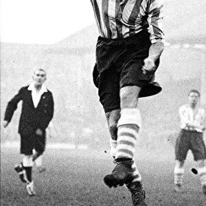 Neil Dewar in play for Sheffield Wednesday FC in 1936