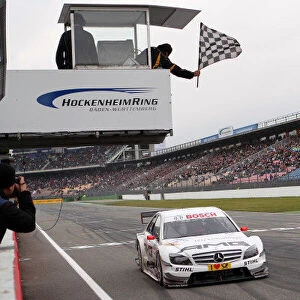 Der Brite Paul Di Resta gewinnt DTM Rennen in Hockenheim fuer Mercedes und uebernimmt die DTM Tabellenfuehrung - DTM Hockenheim II - 9th Round 2010 - Sunday