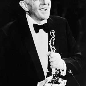 Alec Guinness actor collects speacial award at Oscars in May 1980