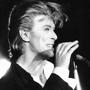David Bowie Super Star sang at a press conference and announced details of his