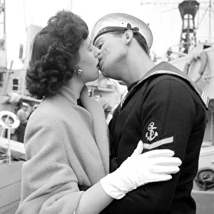 Dorothy Phillips kissing her boyfriend and sailor L. M. E Alex McFarlane when he arrived at