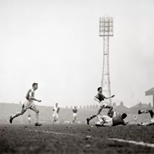 FA Cup Quarter Final Burnley v Blackburn Rovers March 1960 Connolly skips over