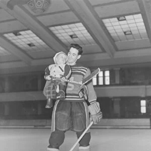 Ice-Skating Jack Leckie & Grant Evans (2) 21 / 3 / 1952 C1246 / 1