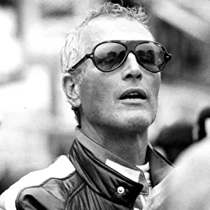 Paul Newman in the pits during the 4 hours race at Le Mans - June 1979 11 / 06 / 1979