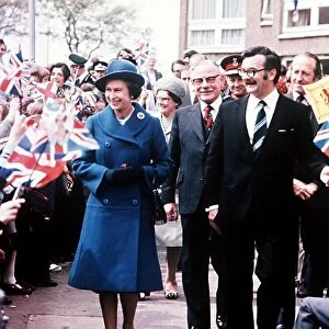 Silver Jubilee Tour of Scotland at Glasgow May 1977 Queen Elizabeth goes walkabout