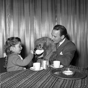 Terry Hall with Lennie the Lion. 1954 A401-001