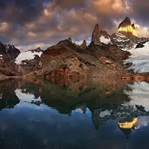 Laguna de Los Tres and mount Fitz Roy at sunrise, Patagonia, Argentina