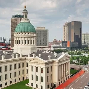 St. Louis, Missouri, USA downtown skyline and court house