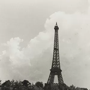 Album "Parigi (giugno-luglio 1936)": barge on the River Seine with the Eiffel Tower in the background