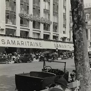 Album "Parigi (giugno-luglio 1936)": The facade of the historic warehouses Samaritaine