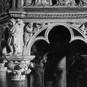Trefoil arch, detail of the pulpit, work by Nicola Pisano, positioned in the baptistry of Pisa