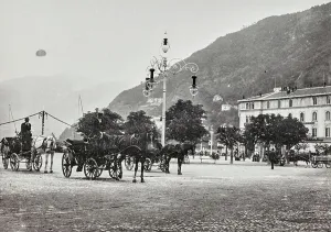 Coachman Prints: Carriages in Piazza Volta in Como