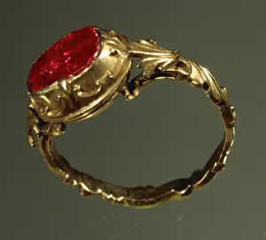 Wedding Ring Prints: Chiseled gold ring set with ruby