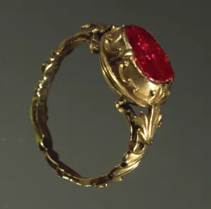 Wedding Ring Prints: Chiselled gold ring set with ruby