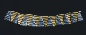 Triangle Prints: Collar with gold triangular elements and lapis lazuli