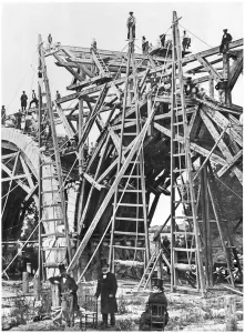 Construction of the Puente de los Franceses in Madrid, 1859 (b/w photo) Construction of the Puente de los Franceses in Madrid, 1859 (b/w photo)