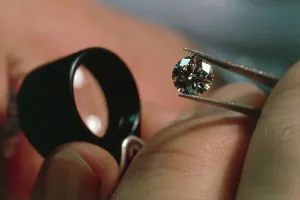 Tongs Prints: Diamond processing, quality control, Antwerp, Belgium