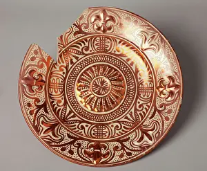 Lleida Prints: A dish. Ceramic work. Metallic polychrome. 20th century. Museum inventory no: 2046