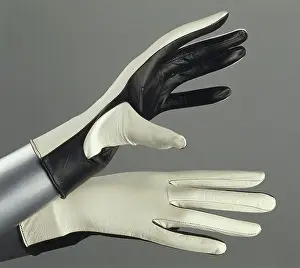 Ida Botti Scifoni Prints: Gloves
