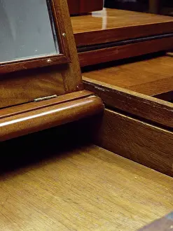 Grooved central compartment, detail from Louis XVI style bonheur du jour (ladies writing desk) with Madagascar rosewood veneer finish and marble top, France, 18th century