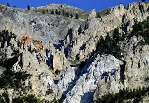 Limestone pinnacles caused by erosion, Bardonecchia, upper Susa Valley, Piedmont region, Italy (photo)
