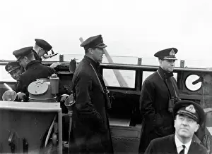 Admiral Prints: Mountbatten commanding the 5th Destroyer Flotilla, 1939-45 (photo)