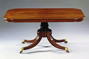 Rectangular Regency style mahogany breakfast table, top with rounded corners and brass casters, United Kingdom 19th century