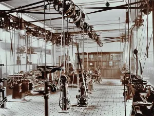 Colleges Prints: School of Engineering and Navigation: engineering laboratory, 1910 (b/w photo)