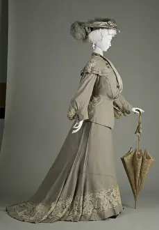 Umbrellas Prints: Setting-out ensemble, 1902 (side view)