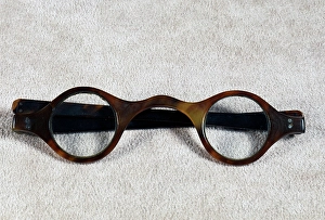 Tortoise Shell Prints: Spectacles in tortoise shell and temple arms in tortoise shell, France, mid-19th century